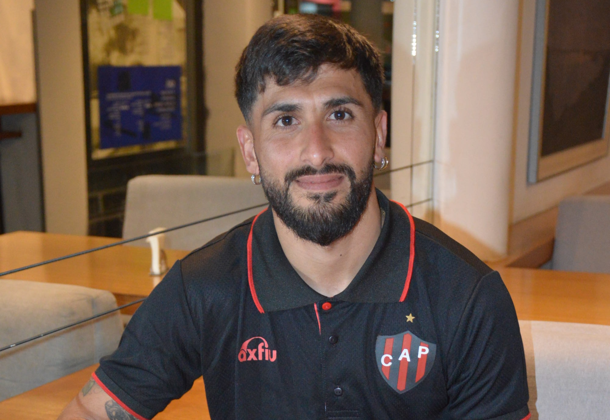 Emanuel Dening, la primera cara nueva para la segunda rueda