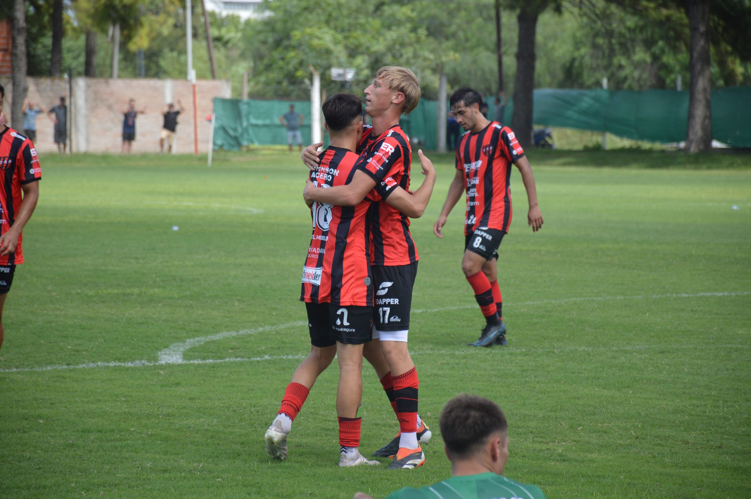 LPF: Estreno de título con goleadas