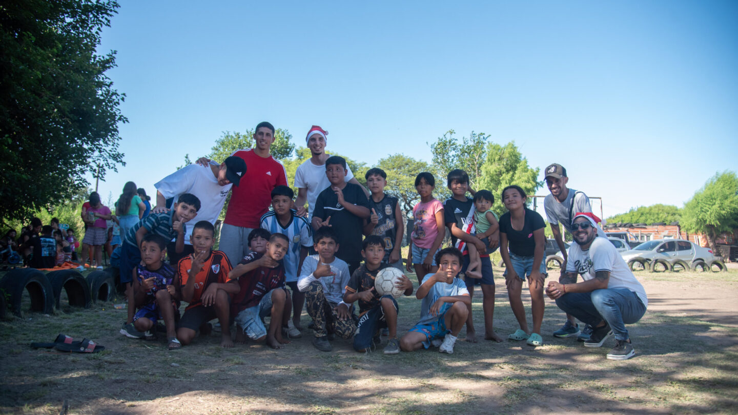 Jornada Solidaria Navideña en Barrio Los Hornos